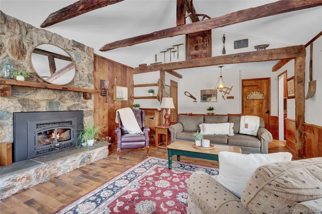 5 Cedar Lane, Setauket, NY 11733