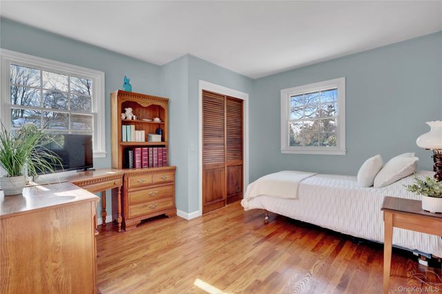 5 Cedar Lane, Setauket, NY 11733