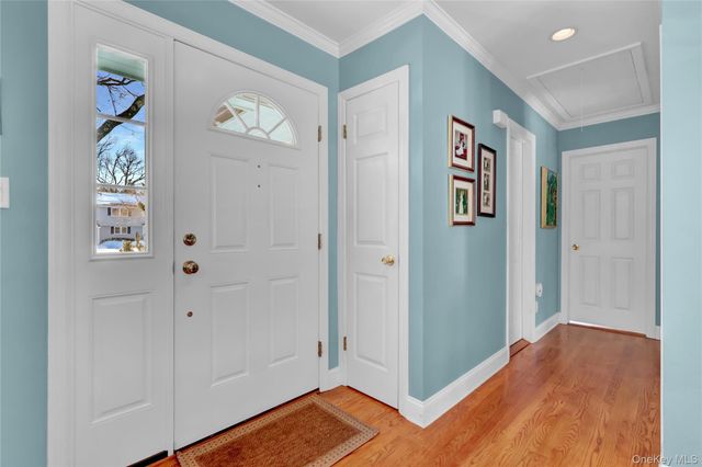 5 Cedar Lane, Setauket, NY 11733