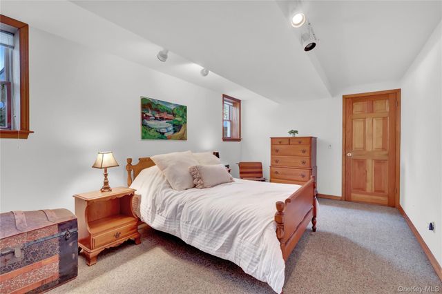 5 Cedar Lane, Setauket, NY 11733