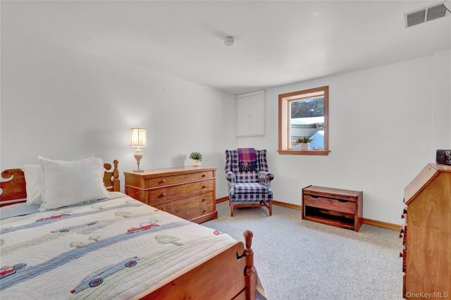 5 Cedar Lane, Setauket, NY 11733