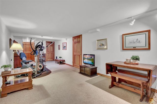 5 Cedar Lane, Setauket, NY 11733