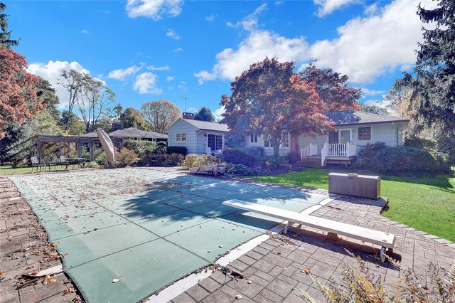 5 Cedar Lane, Setauket, NY 11733