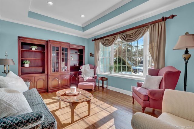 5 Cedar Lane, Setauket, NY 11733