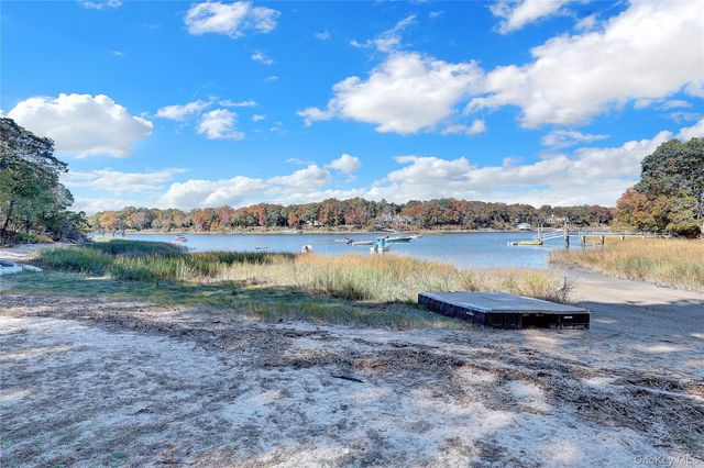 5 Cedar Lane, Setauket, NY 11733