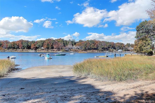 5 Cedar Lane, Setauket, NY 11733