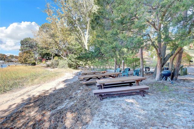 5 Cedar Lane, Setauket, NY 11733