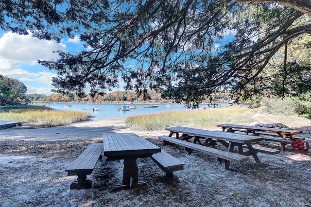 5 Cedar Lane, Setauket, NY 11733