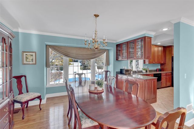 5 Cedar Lane, Setauket, NY 11733