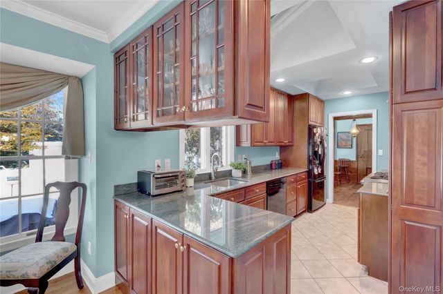 5 Cedar Lane, Setauket, NY 11733