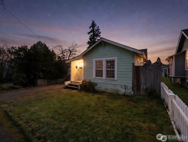 1929 11th Street, Bremerton, WA 98337