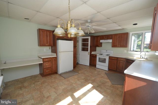 6049 PARKERS CREEK DR, Deale, MD 20751