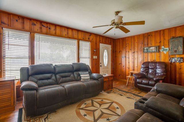 300 S Caddo Street, Lipan, TX 76462
