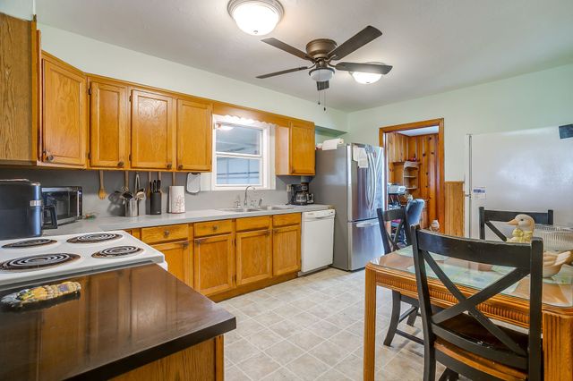 300 S Caddo Street, Lipan, TX 76462