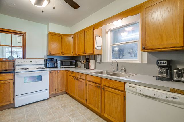300 S Caddo Street, Lipan, TX 76462