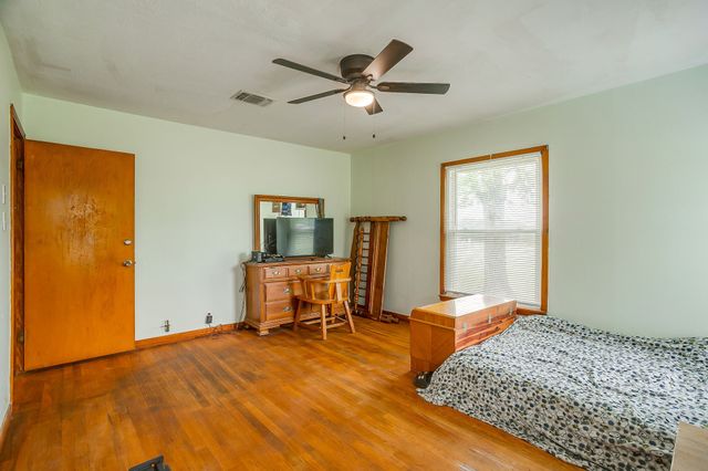 300 S Caddo Street, Lipan, TX 76462