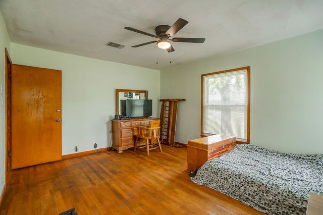 300 S Caddo Street, Lipan, TX 76462