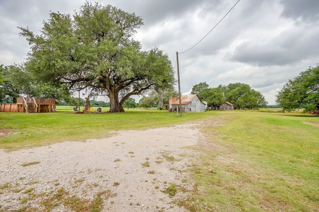 300 S Caddo Street, Lipan, TX 76462