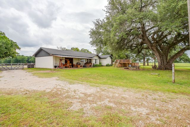 300 S Caddo Street, Lipan, TX 76462