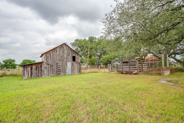 300 S Caddo Street, Lipan, TX 76462