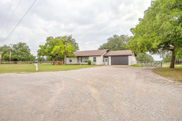 300 S Caddo Street, Lipan, TX 76462