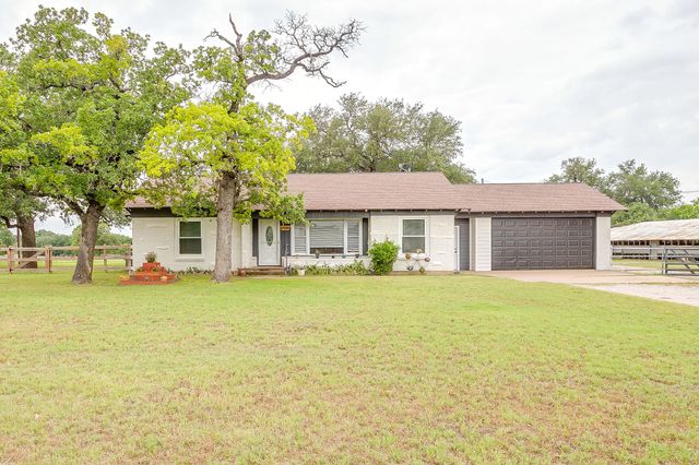 300 S Caddo Street, Lipan, TX 76462