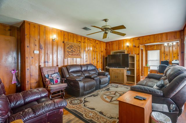 300 S Caddo Street, Lipan, TX 76462