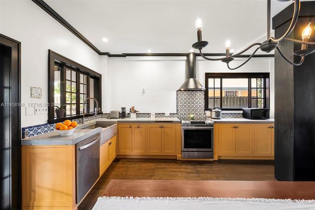 1650 SW 16th St, Miami, FL 33145