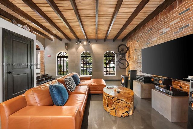 1650 SW 16th St, Miami, FL 33145