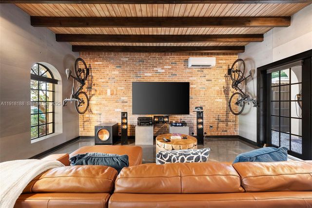 1650 SW 16th St, Miami, FL 33145