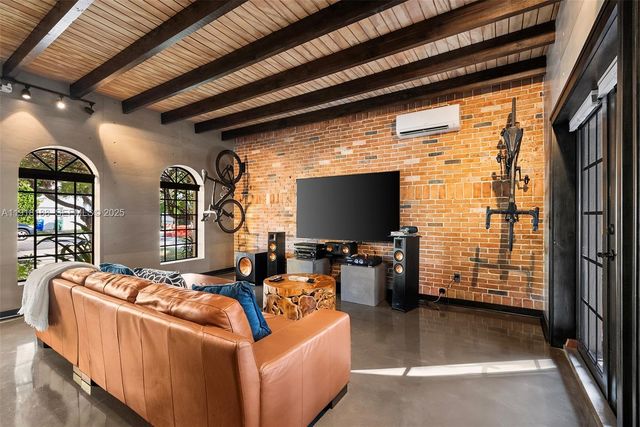 1650 SW 16th St, Miami, FL 33145