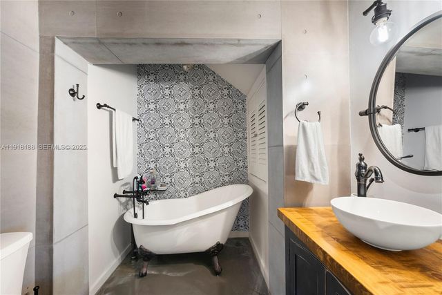 1650 SW 16th St, Miami, FL 33145