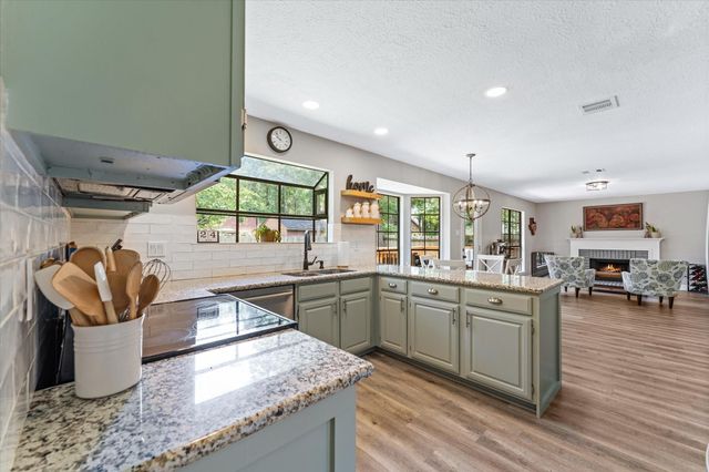 9 Silver Elm Place, The Woodlands, TX 77381