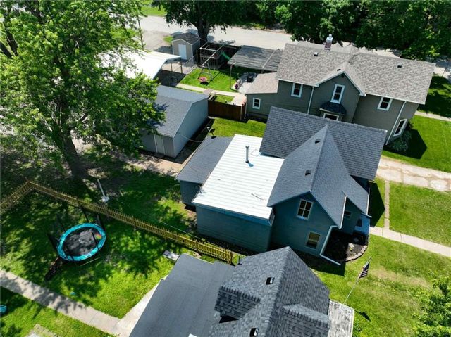 313 Shawnee Street, Hiawatha, KS 66434