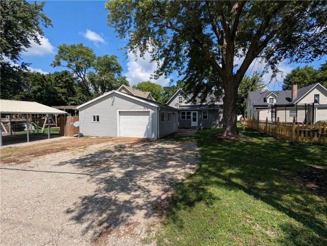 313 Shawnee Street, Hiawatha, KS 66434