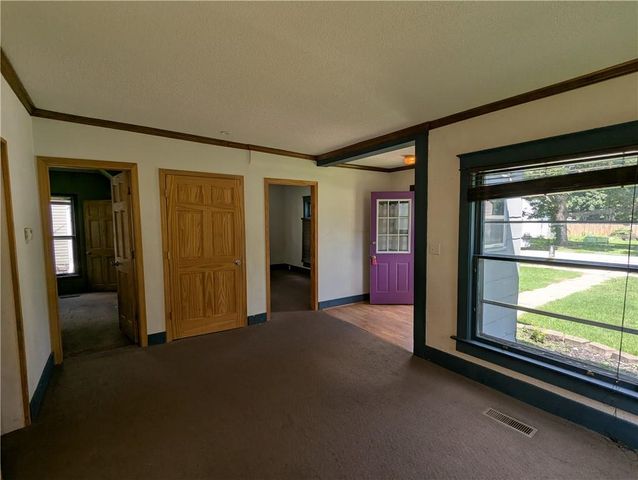 313 Shawnee Street, Hiawatha, KS 66434