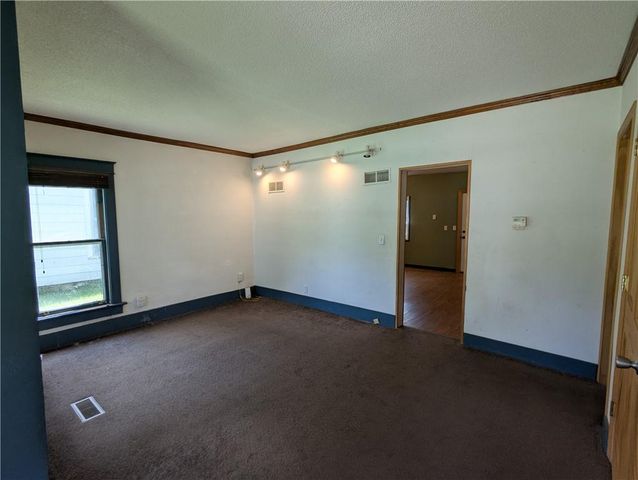 313 Shawnee Street, Hiawatha, KS 66434