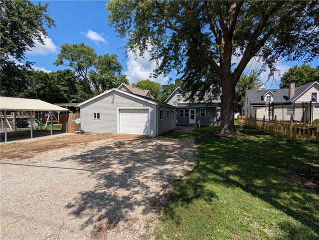 313 Shawnee Street, Hiawatha, KS 66434