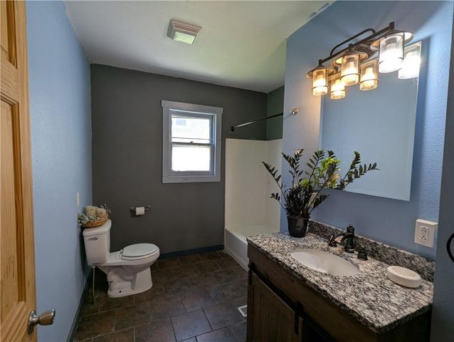 313 Shawnee Street, Hiawatha, KS 66434