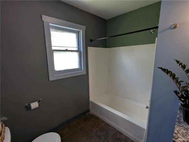 313 Shawnee Street, Hiawatha, KS 66434