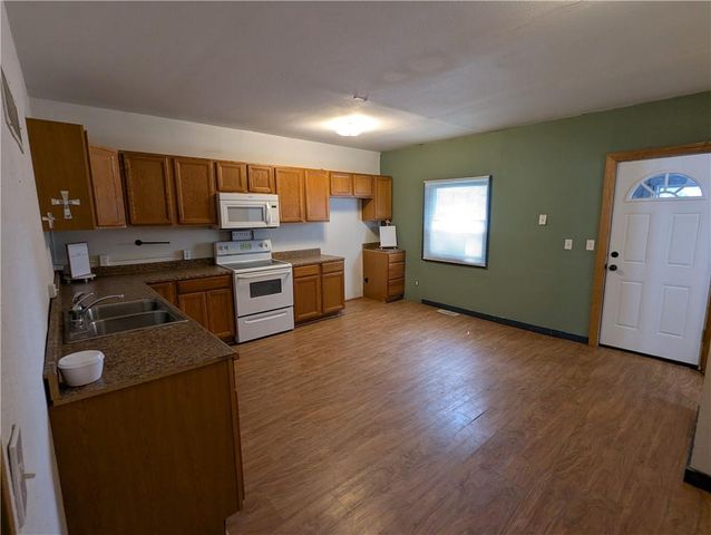 313 Shawnee Street, Hiawatha, KS 66434