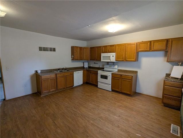 313 Shawnee Street, Hiawatha, KS 66434