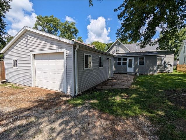 313 Shawnee Street, Hiawatha, KS 66434