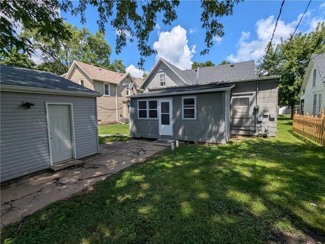 313 Shawnee Street, Hiawatha, KS 66434