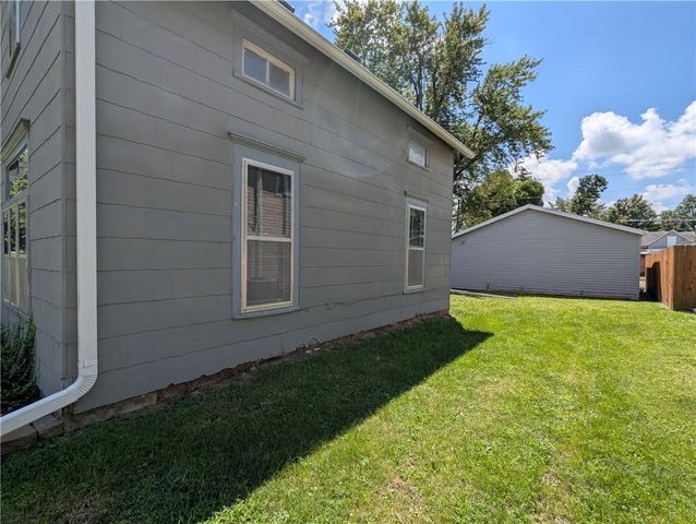 313 Shawnee Street, Hiawatha, KS 66434