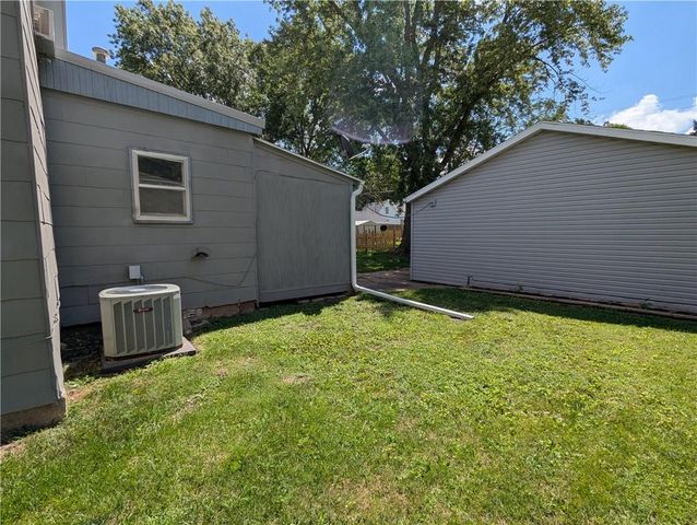 313 Shawnee Street, Hiawatha, KS 66434