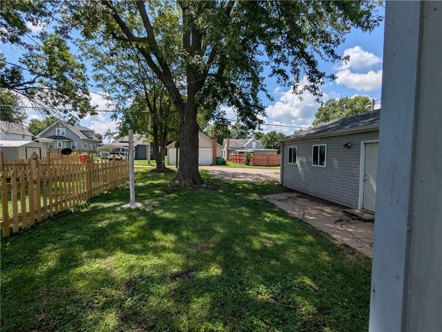 313 Shawnee Street, Hiawatha, KS 66434