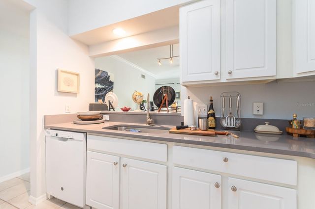 9119 SW 52ND AVENUE 201, Gainesville, FL 32608