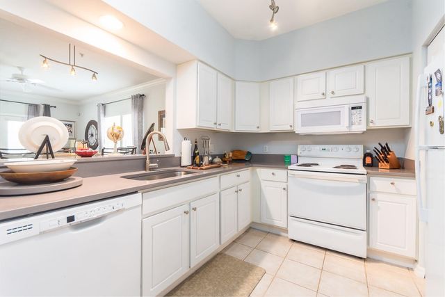 9119 SW 52ND AVENUE 201, Gainesville, FL 32608