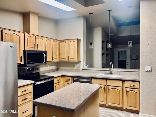 3301 S GOLDFIELD Road 2064, Apache Junction, AZ 85119